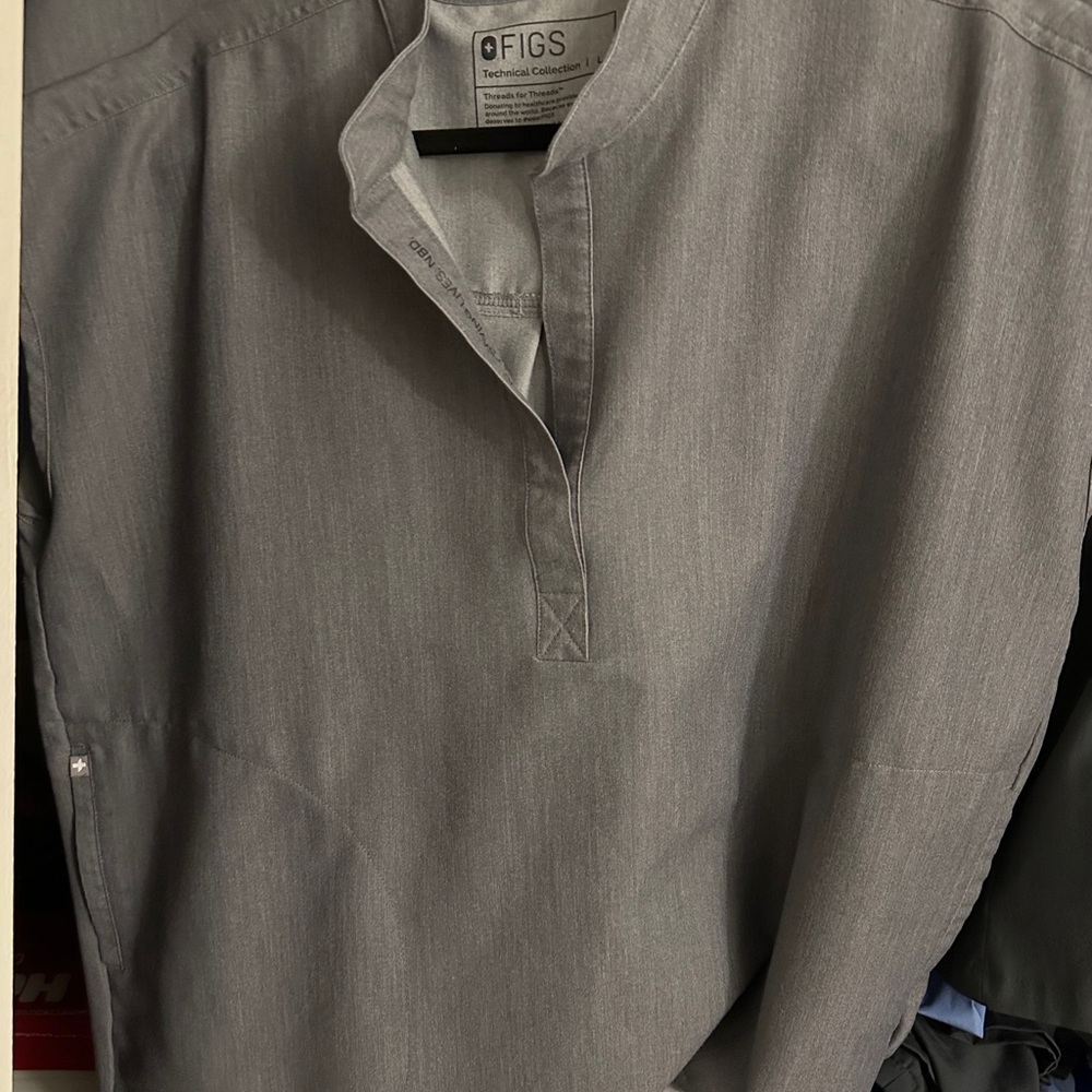 Large graphite Figs Rafaela scrub top
